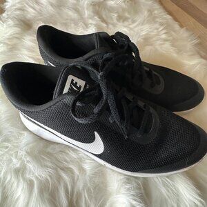 WOMEN'S NIKE SNEAKERS  ✨ Size 11W ✨